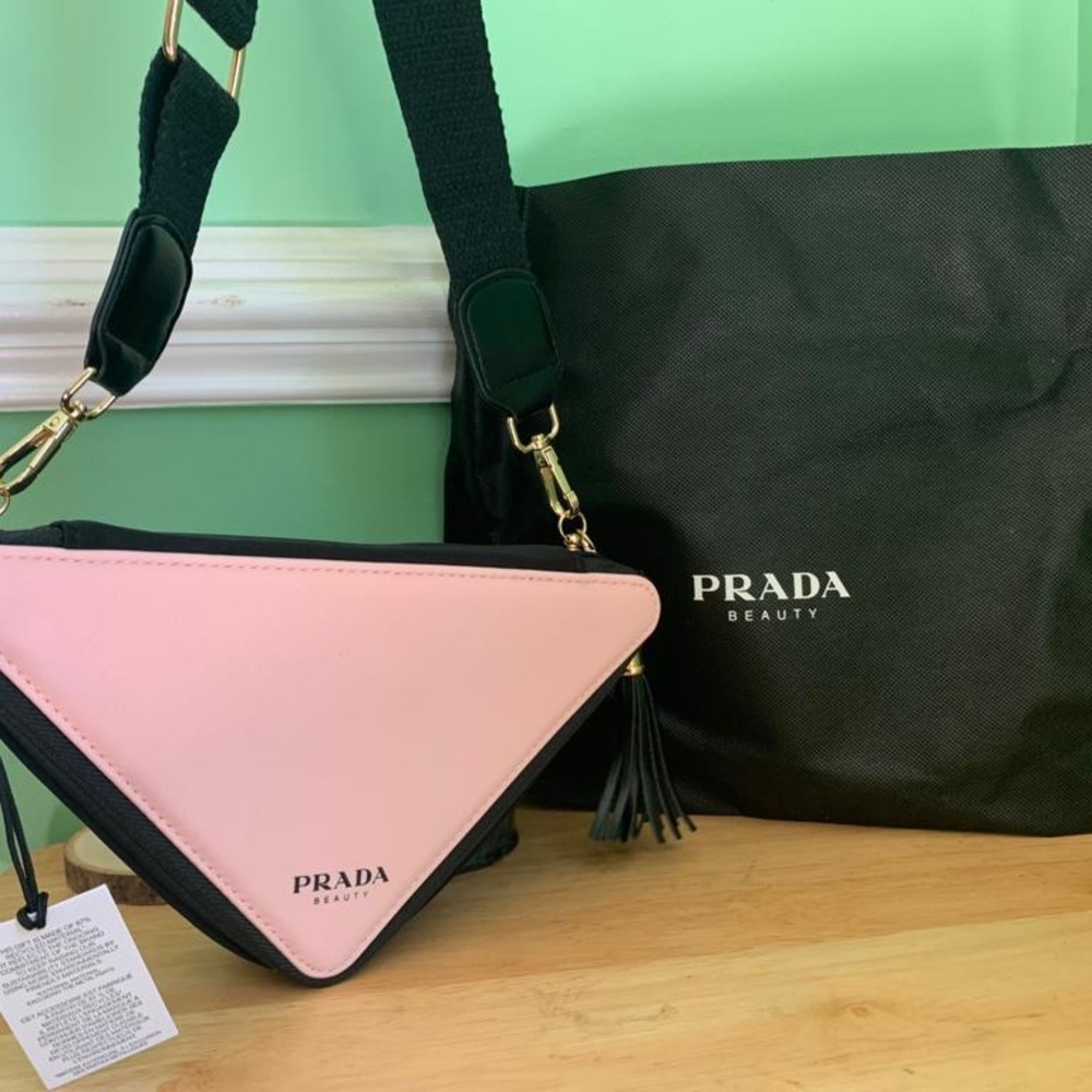 Prada - Picture 5 of 7
